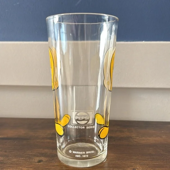 1973 Pepsi/Looney Tunes collectors series‎ soda glass featuring Tweety - Picture 2 of 8